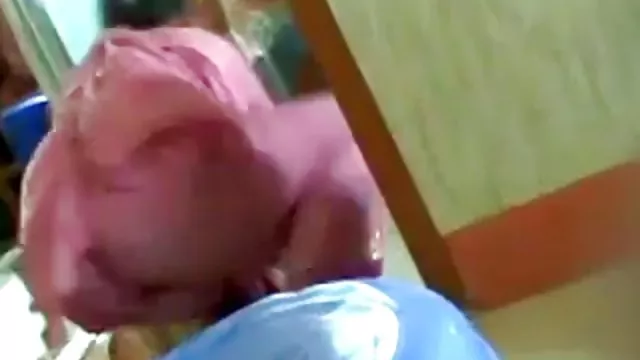 Porno kaydı Anne, büyükanne ve pornu filmi güzel genç Dick ile oynuyor