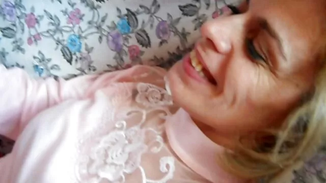 Porno kaydı Tombul anne sıkıs fılmı iki genç horoz alır