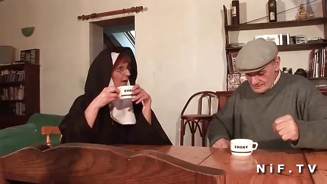 Porno kaydı Yamasaki yatmak zor oluyor seks fılmı ızle